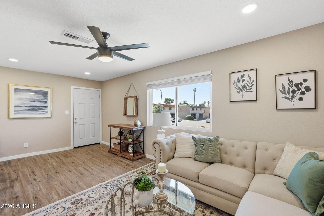 4756 E Moreland St - Photo 2 of 19