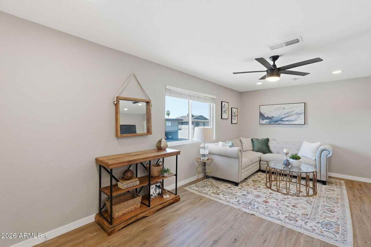 4756 E Moreland St - Photo 3 of 19