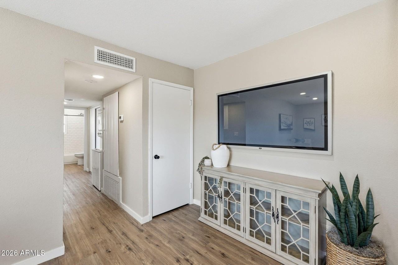 4756 E Moreland St - Photo 4 of 19