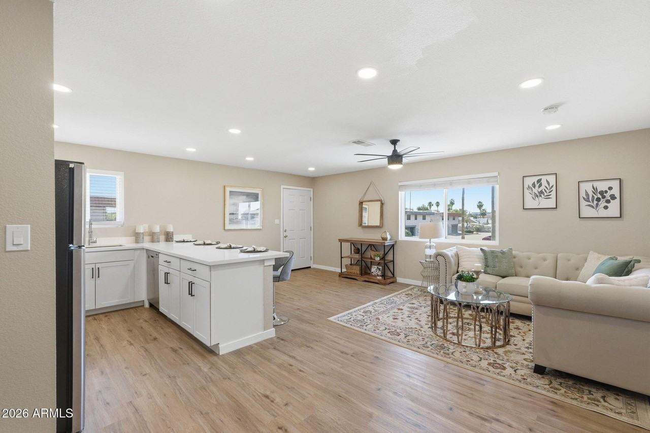 4756 E Moreland St - Photo 5 of 19