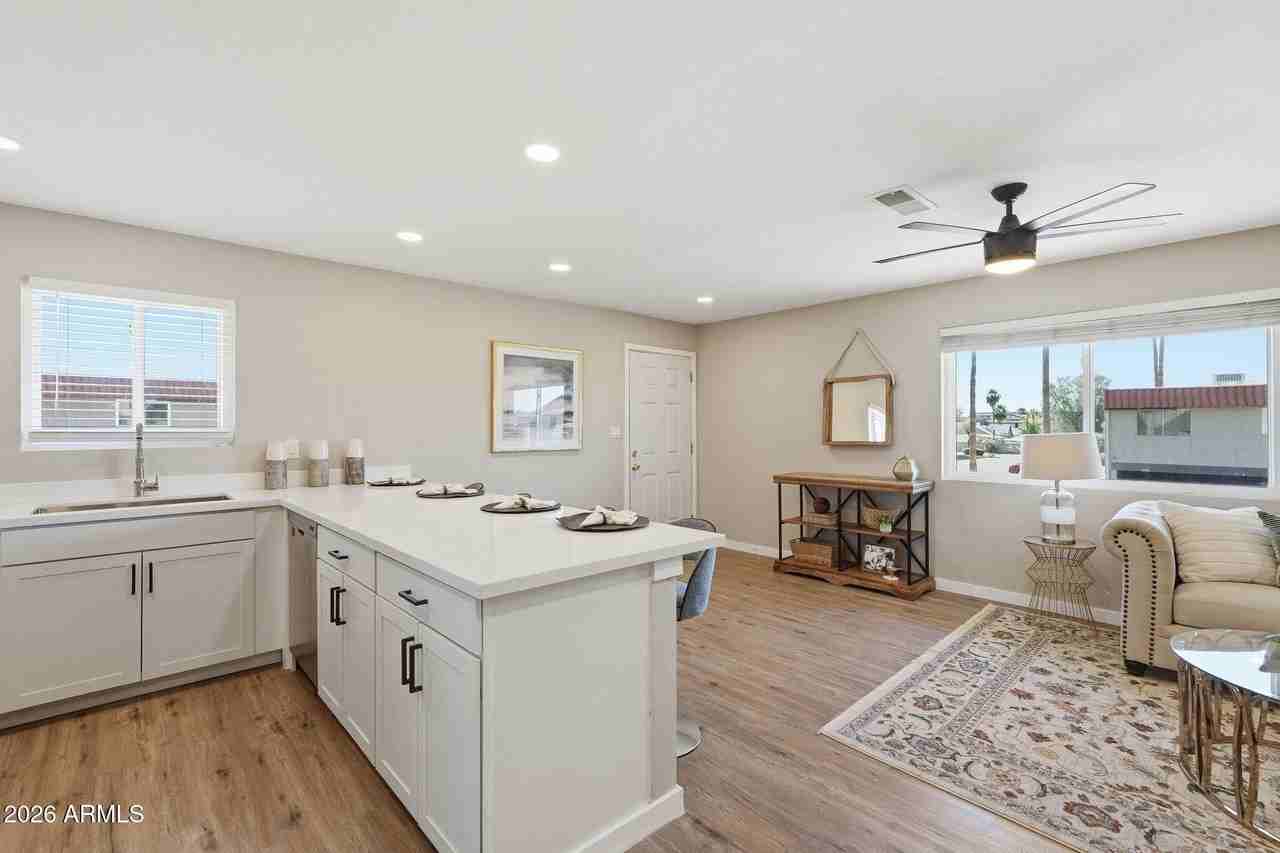 4756 E Moreland St - Photo 6 of 19