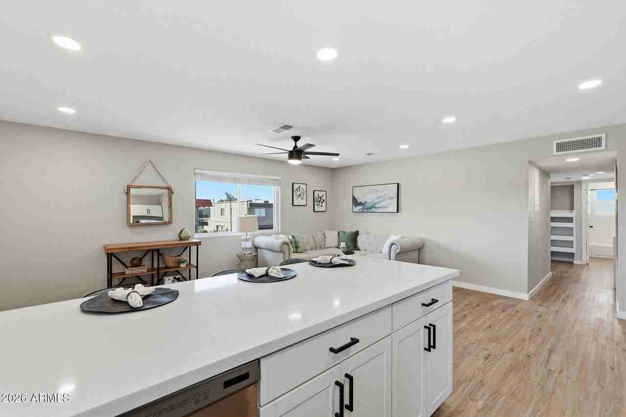 4756 E Moreland St - Photo 7 of 19