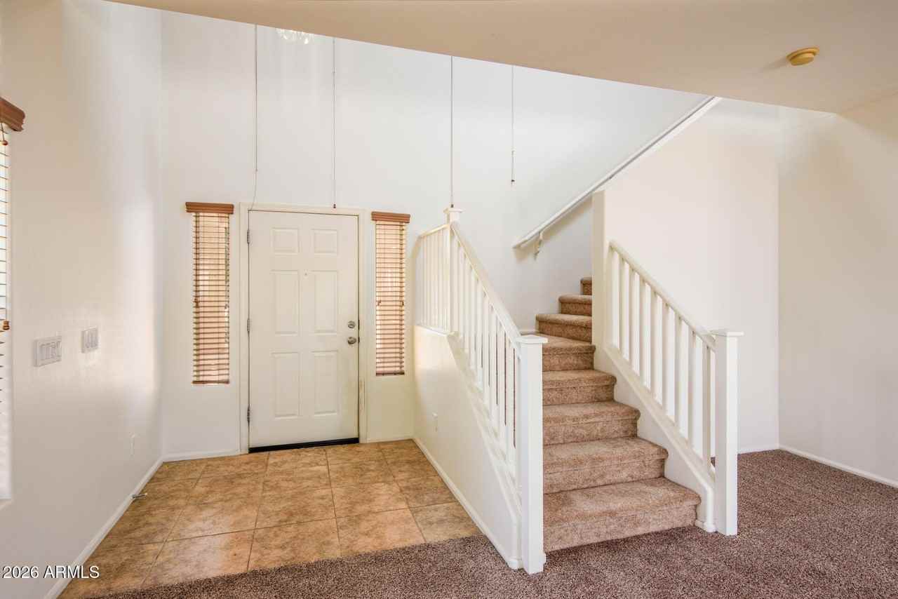 44640 W Yucca Ln - Photo 2 of 34
