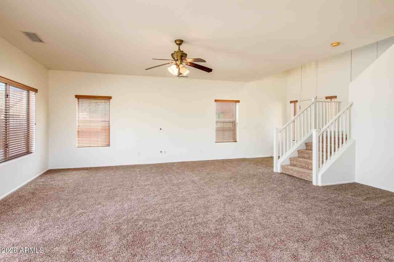 44640 W Yucca Ln - Photo 3 of 34