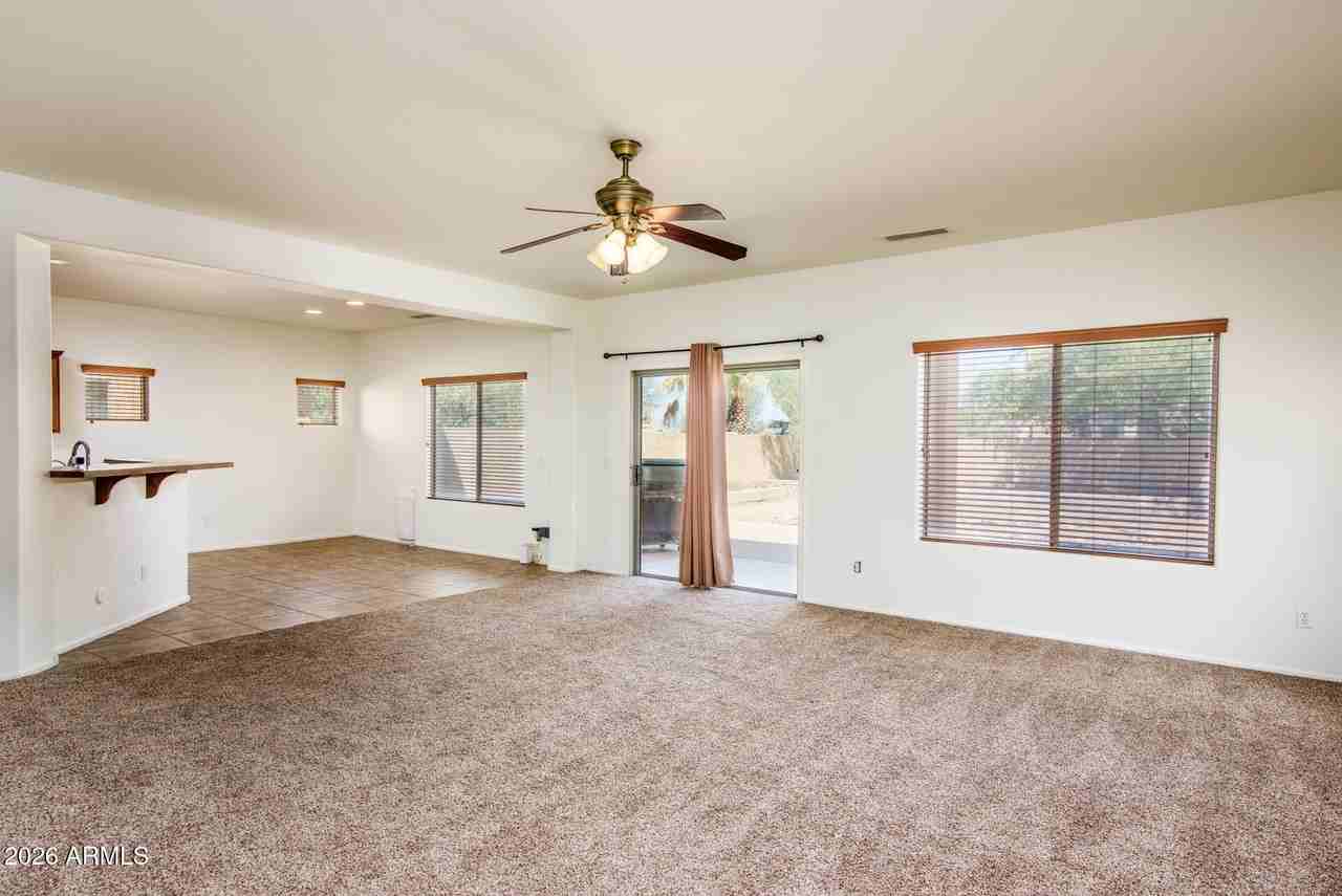 44640 W Yucca Ln - Photo 5 of 34