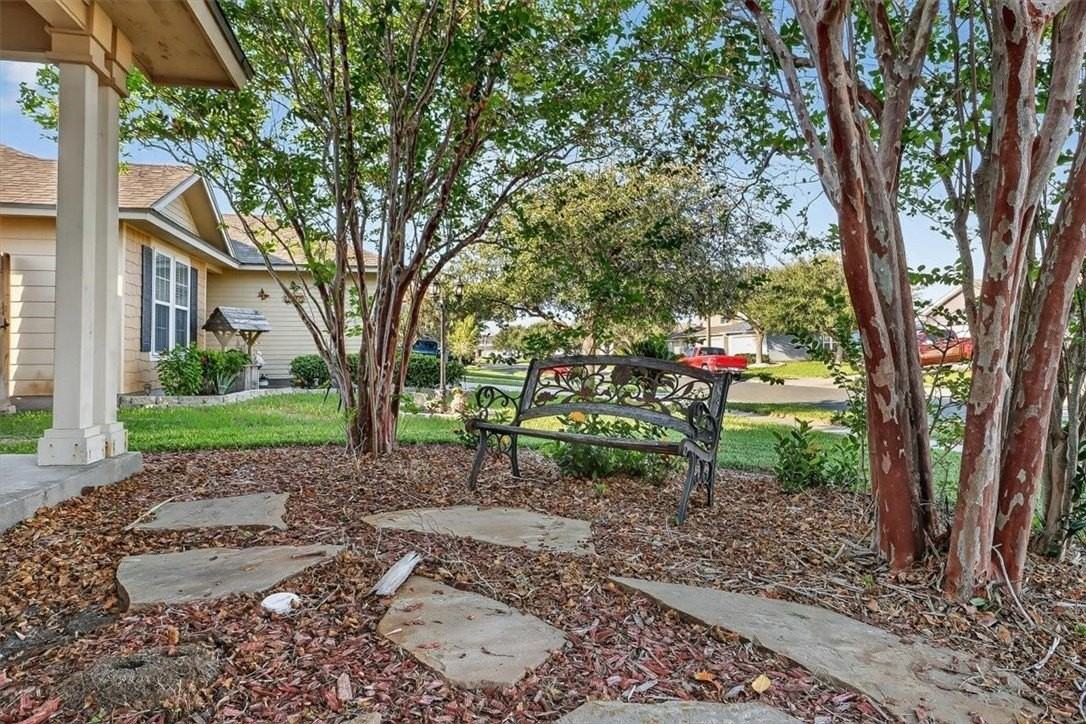 2110 Encino Dr - Photo 3 of 40