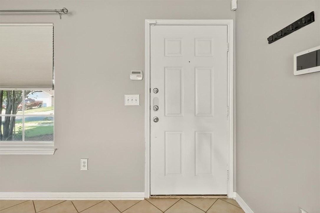 2110 Encino Dr - Photo 4 of 40
