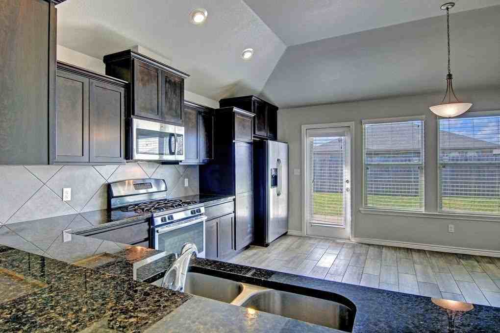 3021 Cantabria St - Photo 2 of 40