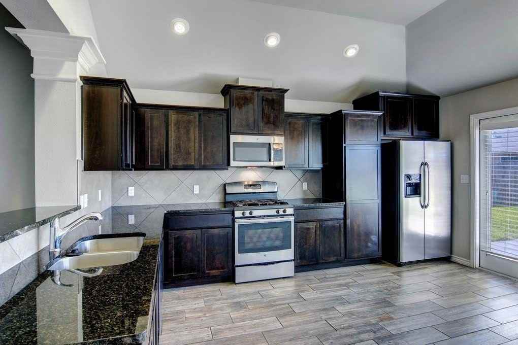 3021 Cantabria St - Photo 3 of 40