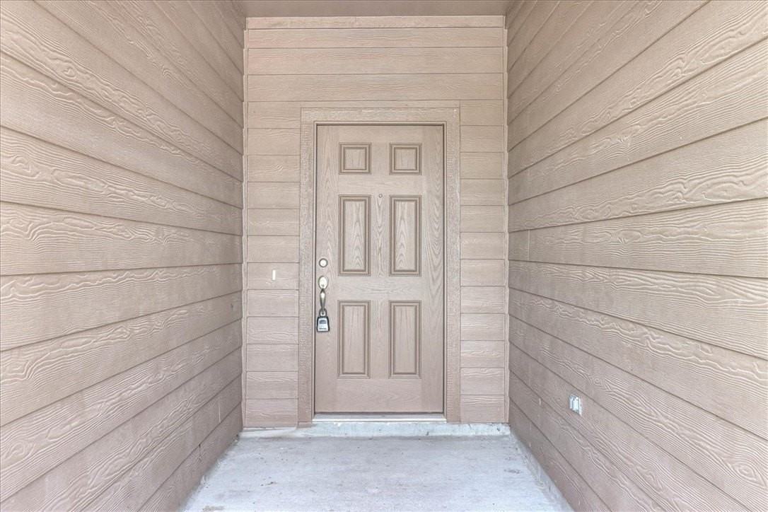 3913 Jayden Dr - Photo 2 of 40