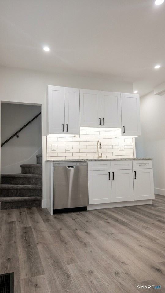 14 Meadow St #2 - Photo 5 of 15