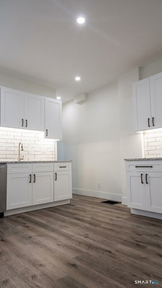 14 Meadow St #2 - Photo 6 of 15