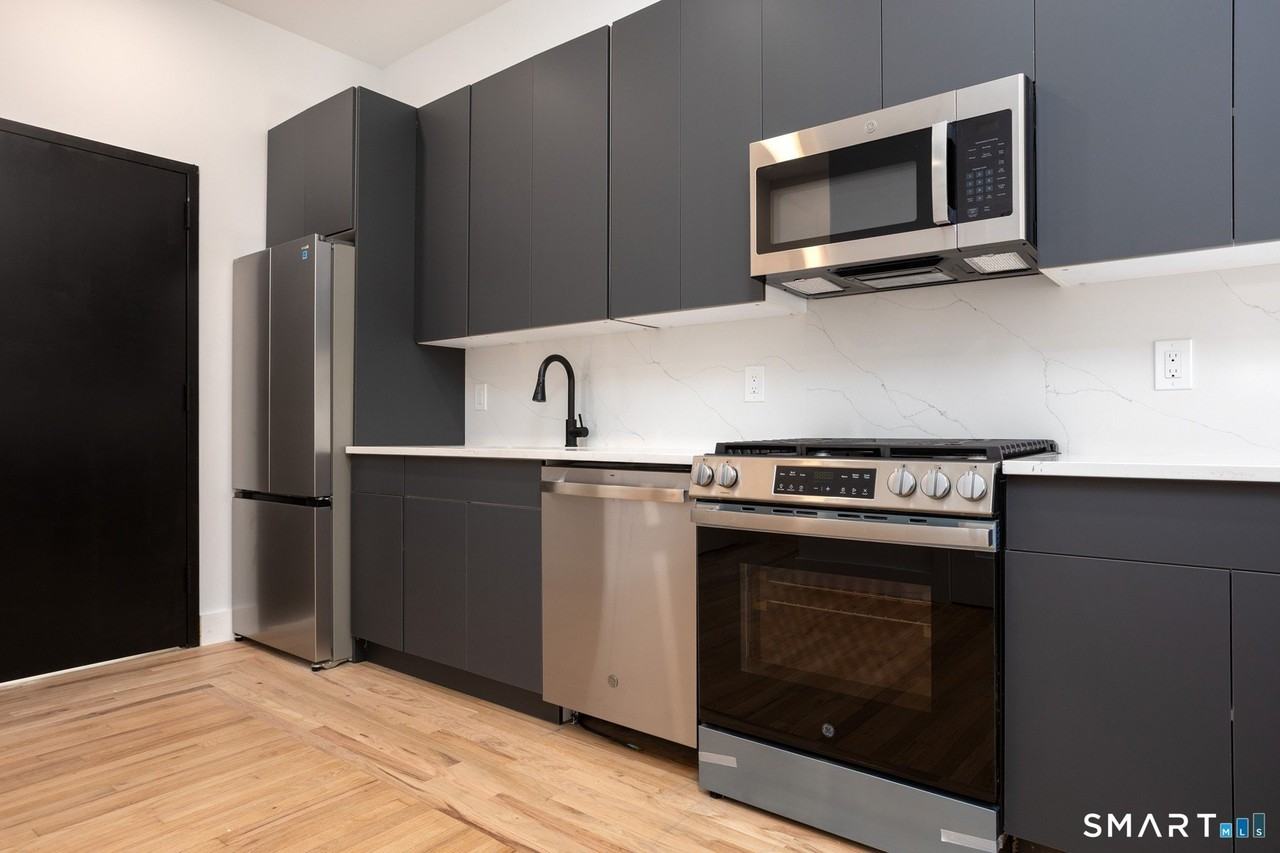 10 Commerce St #2R - Photo 3 of 14
