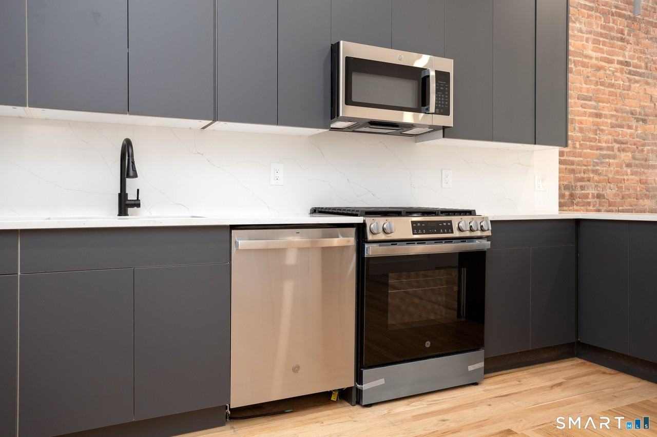 10 Commerce St #2R - Photo 4 of 14