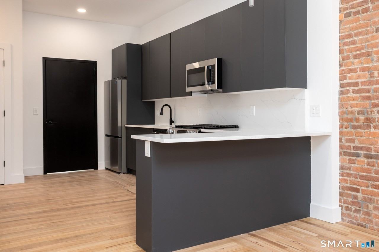 10 Commerce St #2R - Photo 5 of 14