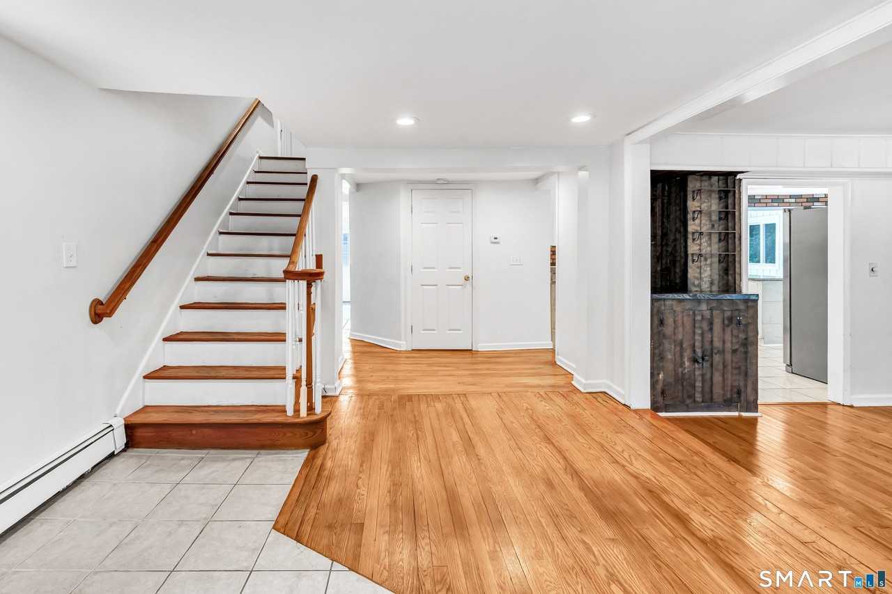 7 Richards Ln - Photo 7 of 37