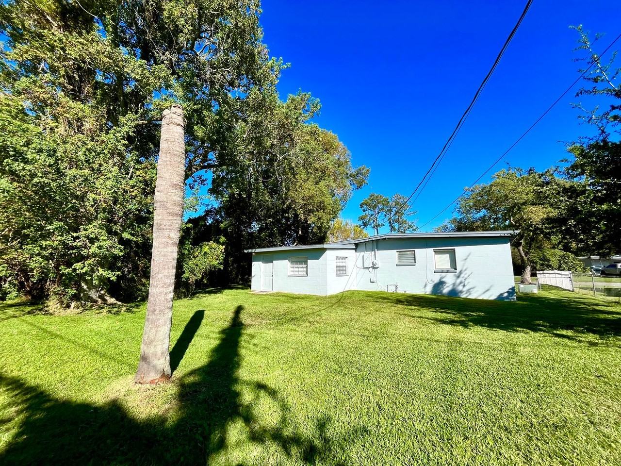 107 Mayfair Cir - Photo 4 of 16