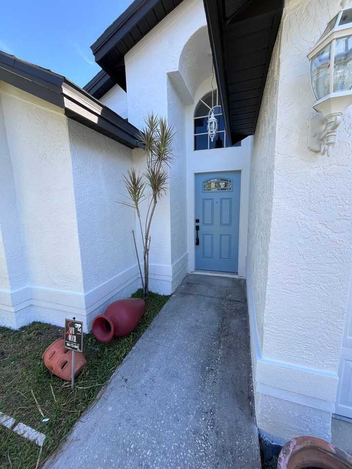 109 Crossbryn Ct - Photo 2 of 14