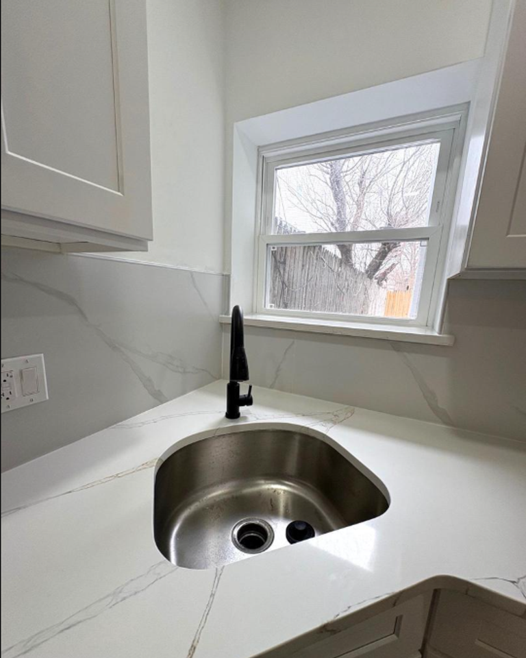 1919 E Huntingdon St - Photo 2 of 14