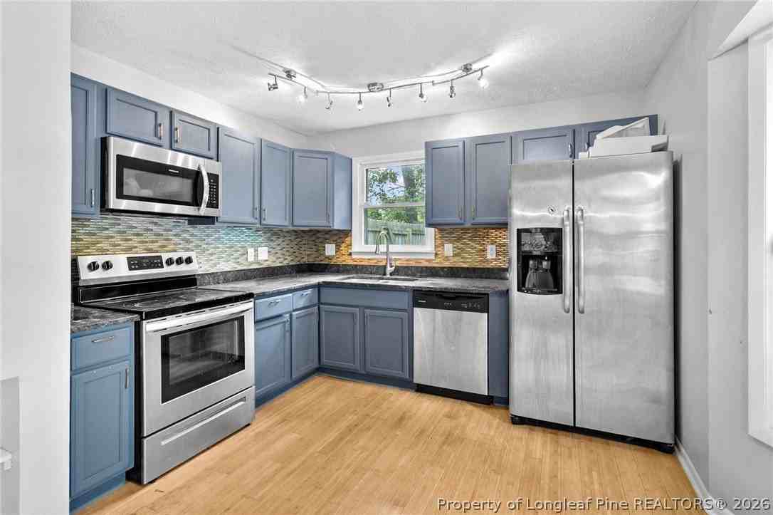 904 Dandridge Dr - Photo 6 of 24