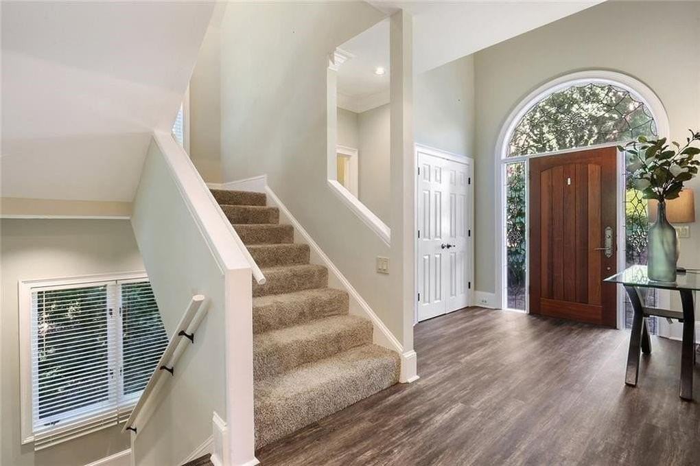 930 Manchester Pl - Photo 4 of 32