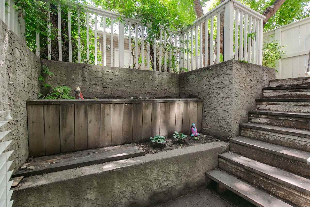107 23 Ave Sw - Photo 5 of 22