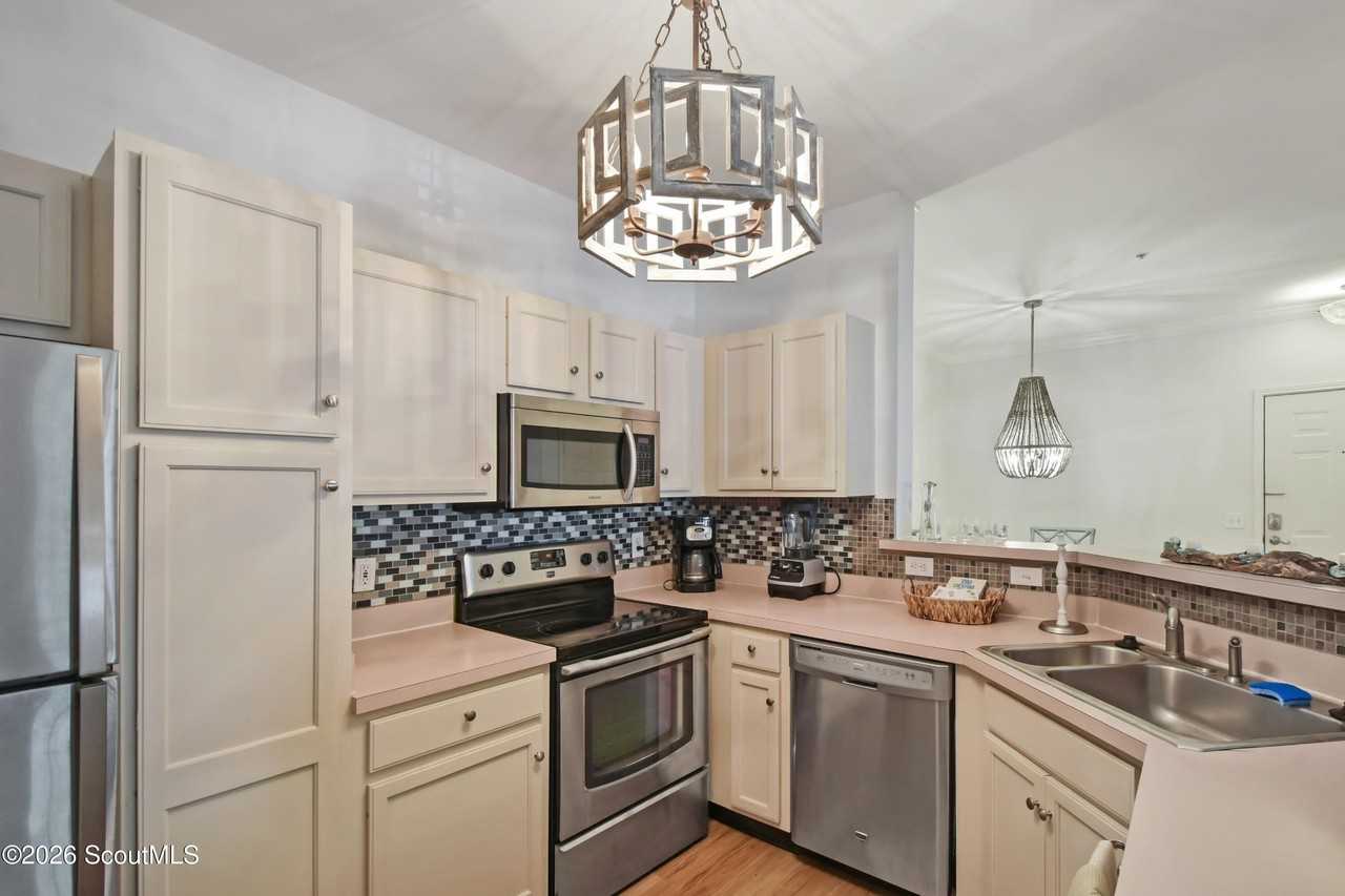 1704 Frederica Rd #421 - Photo 7 of 21
