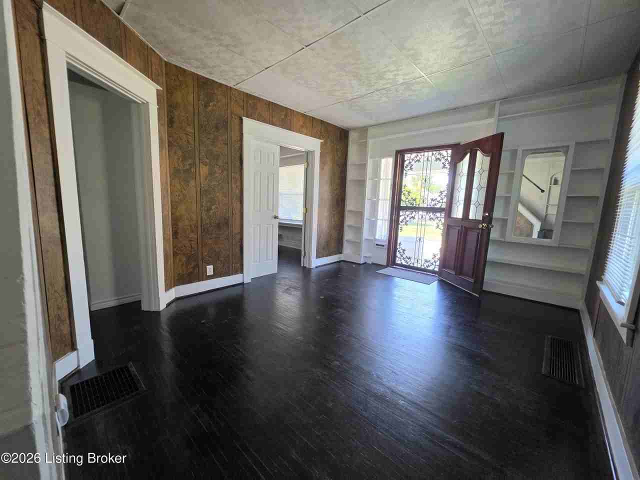 321 S 39th St - Photo 3 of 28