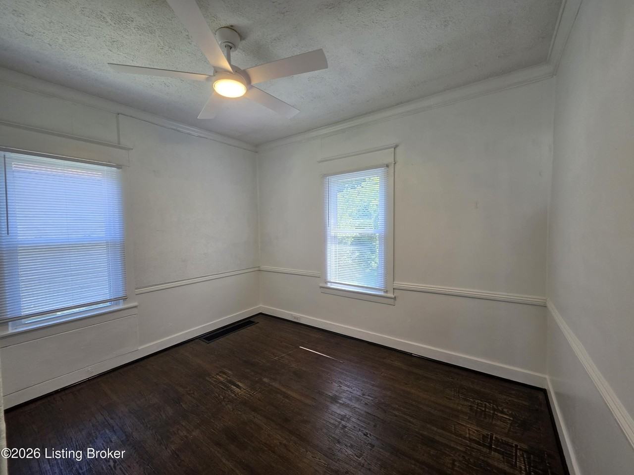 321 S 39th St - Photo 6 of 28