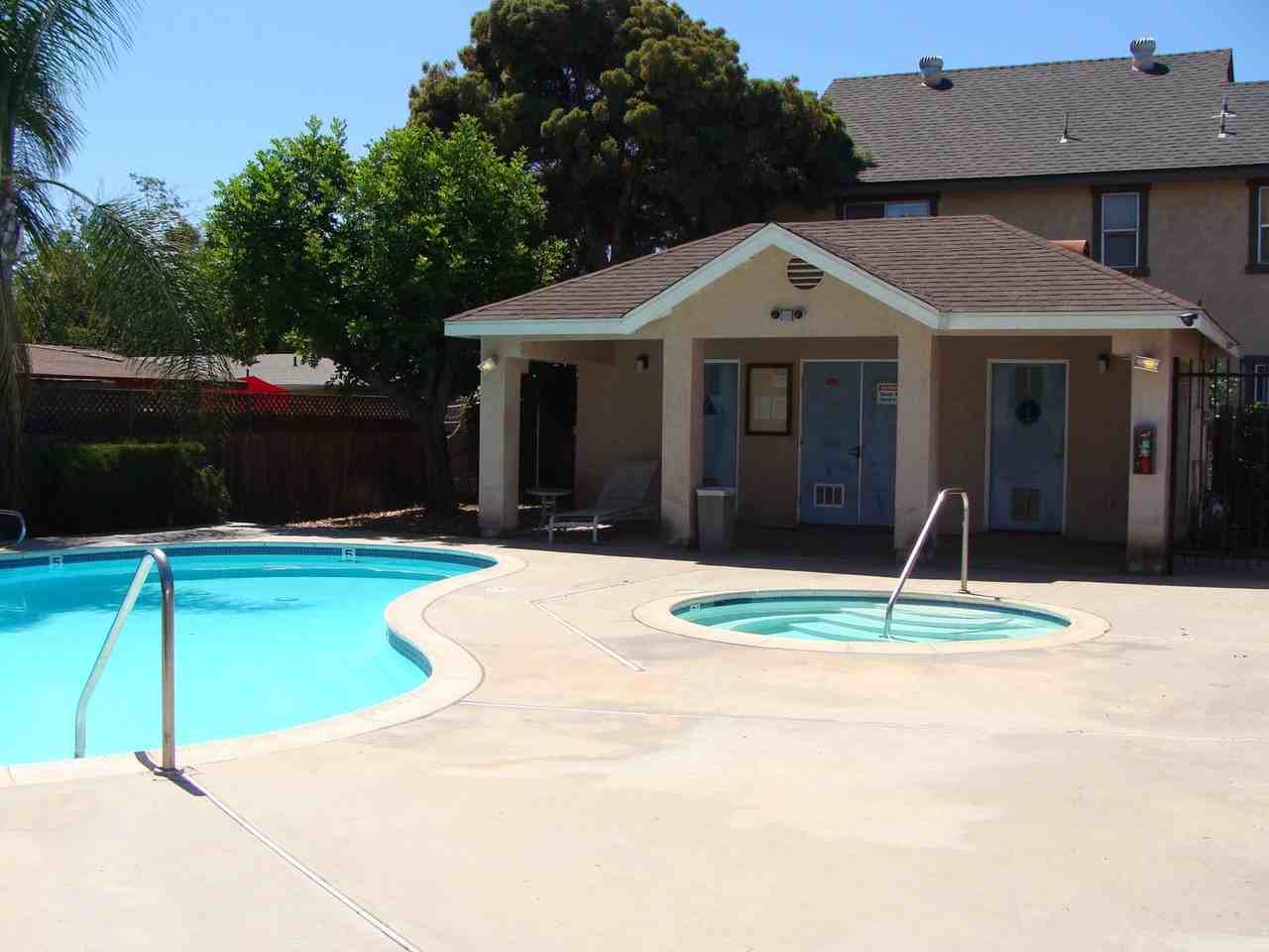 1031 S Mollison Ave #D - Photo 2 of 41
