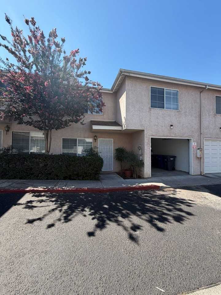 1031 S Mollison Ave #D - Photo 6 of 41
