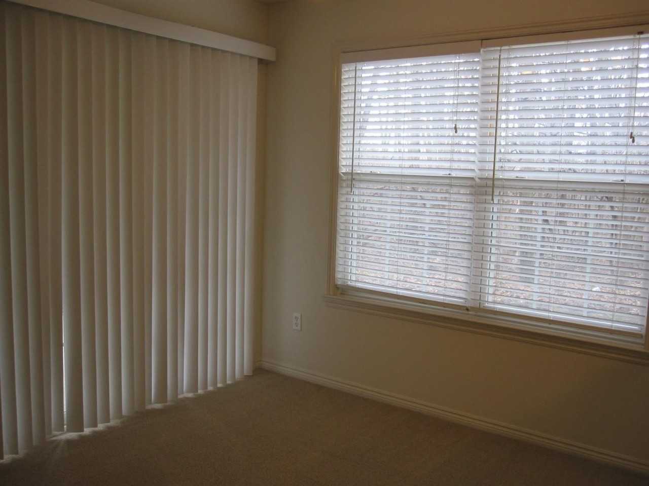 3055 Barclay Way - Photo 4 of 13