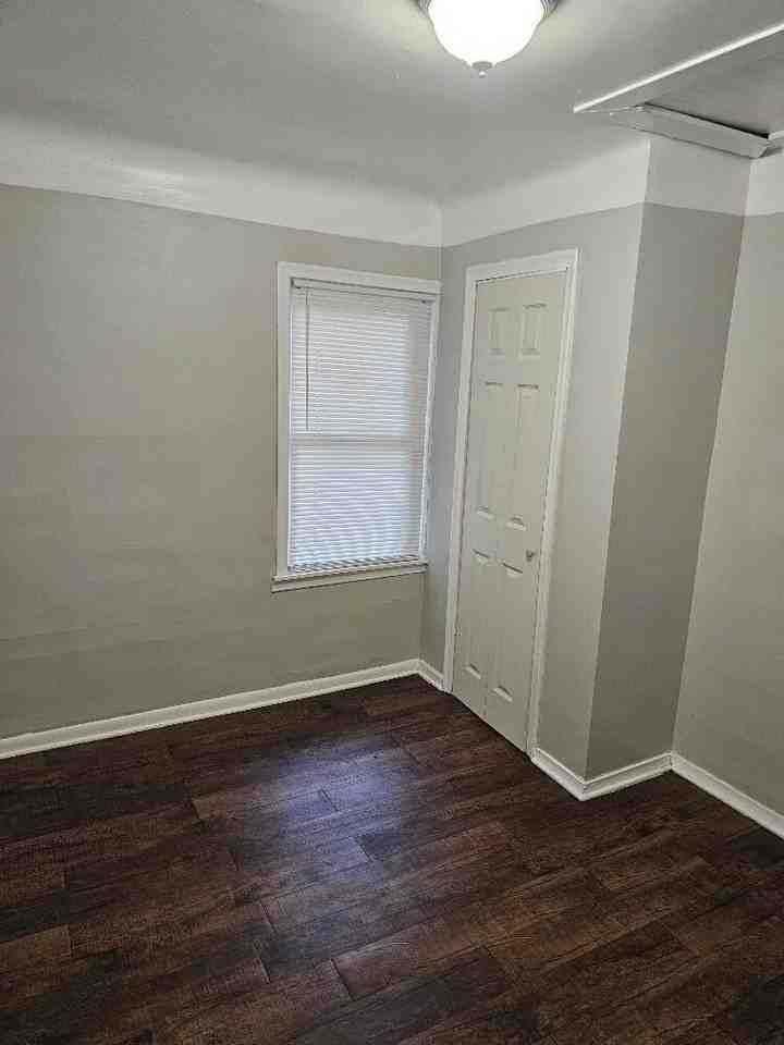 20426 Salem St - Photo 4 of 16