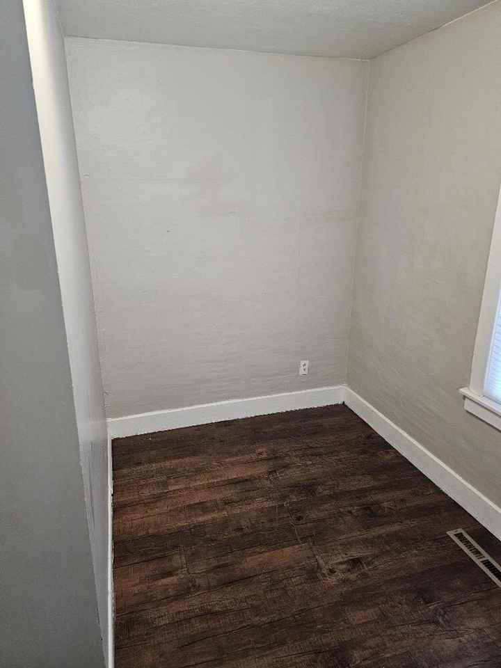 20426 Salem St - Photo 6 of 16
