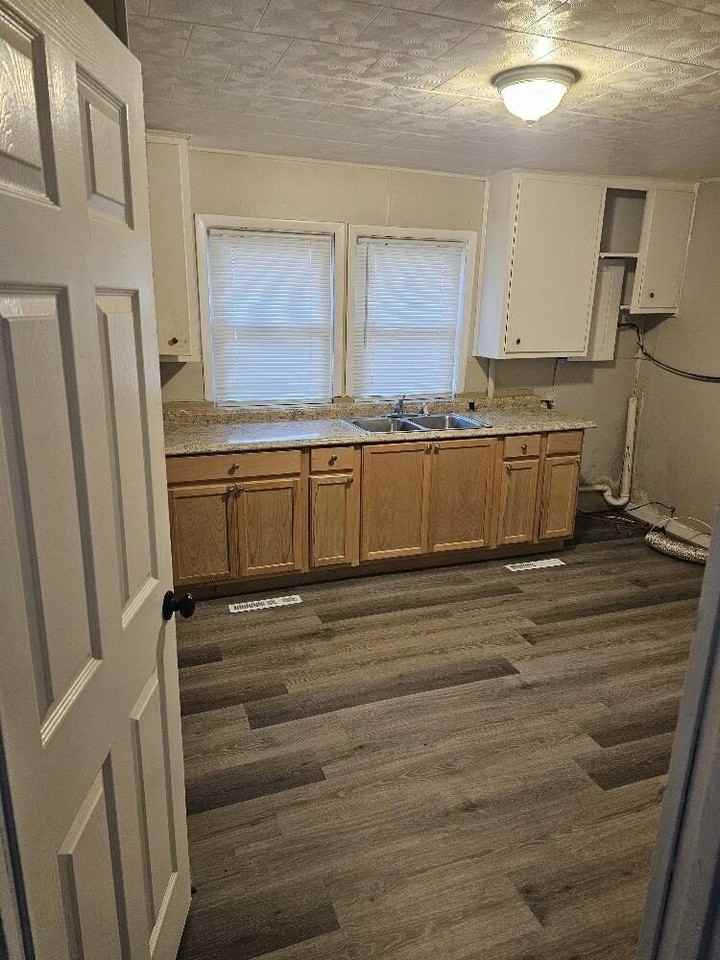 20426 Salem St - Photo 7 of 16