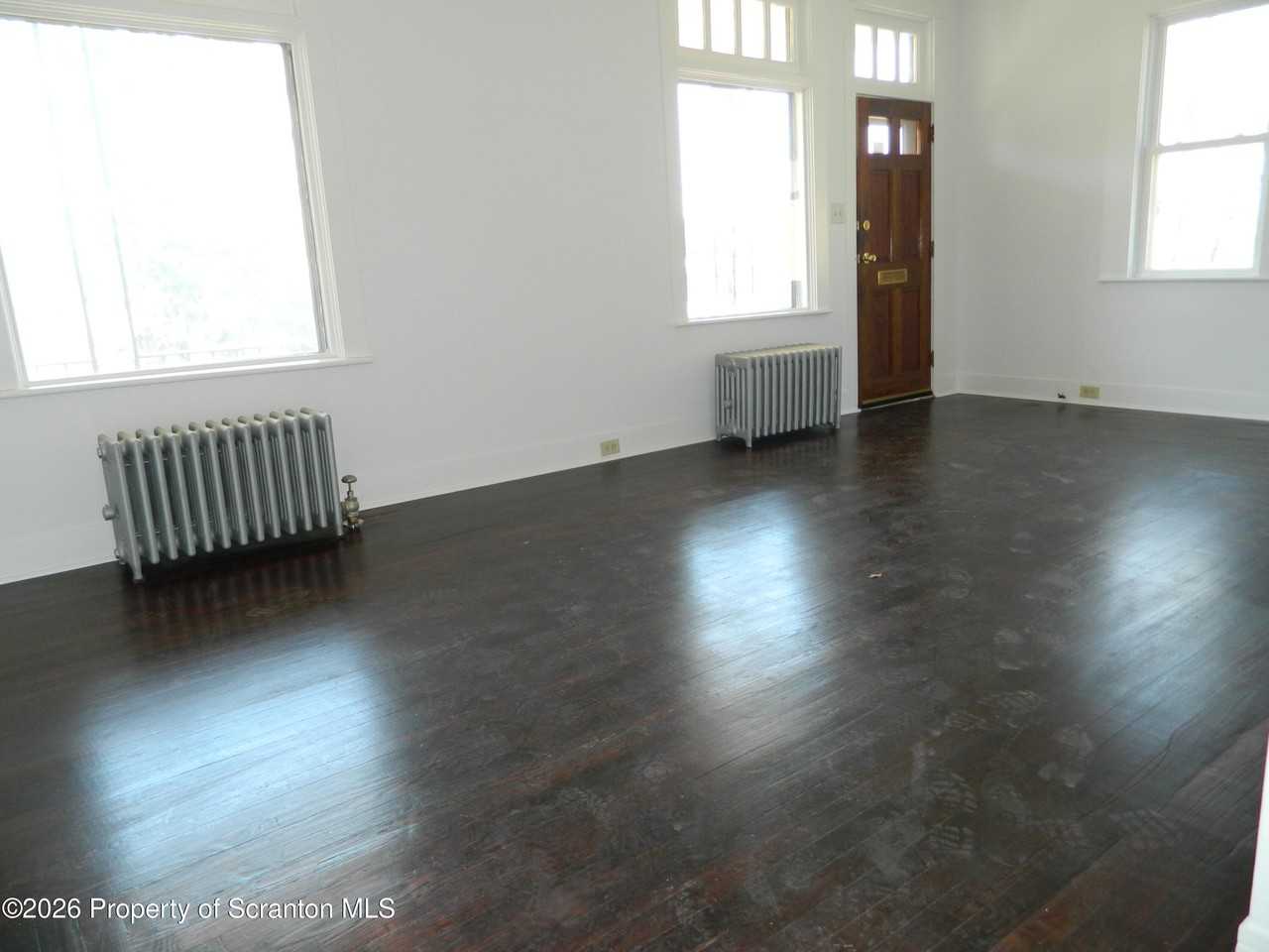 127 E Pine St #1stFL - Photo 4 of 13