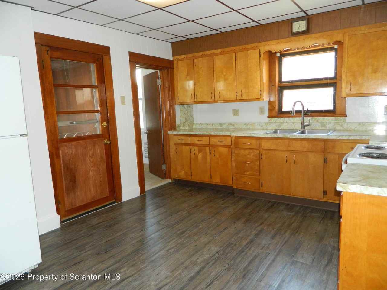 127 E Pine St #1stFL - Photo 7 of 13