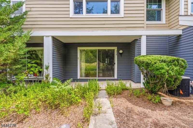 350 Greenfield Rd - Photo 4 of 48