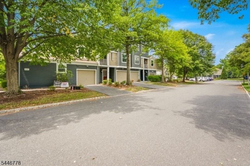 350 Greenfield Rd - Photo 5 of 48