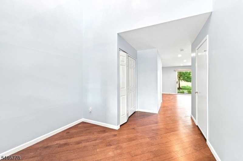 350 Greenfield Rd - Photo 7 of 48