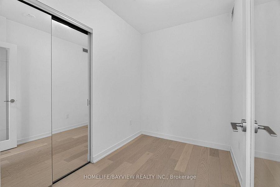 1 Yorkville Avenue #4807 - Photo 4 of 16