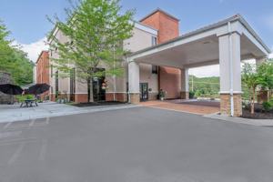 featured image of 23 Chateau Dr Se