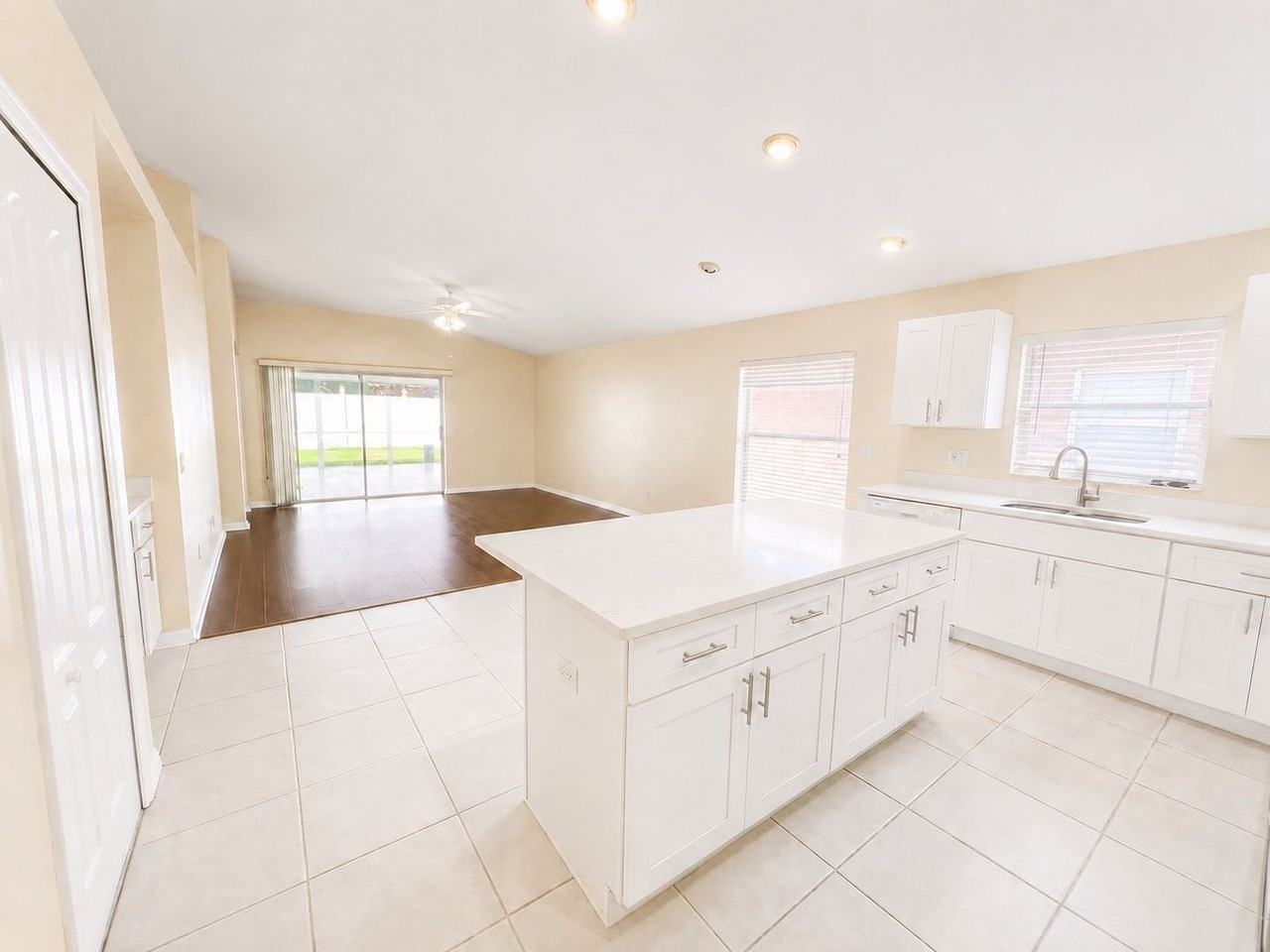 3207 Clover Blossom Cir - Photo 7 of 32