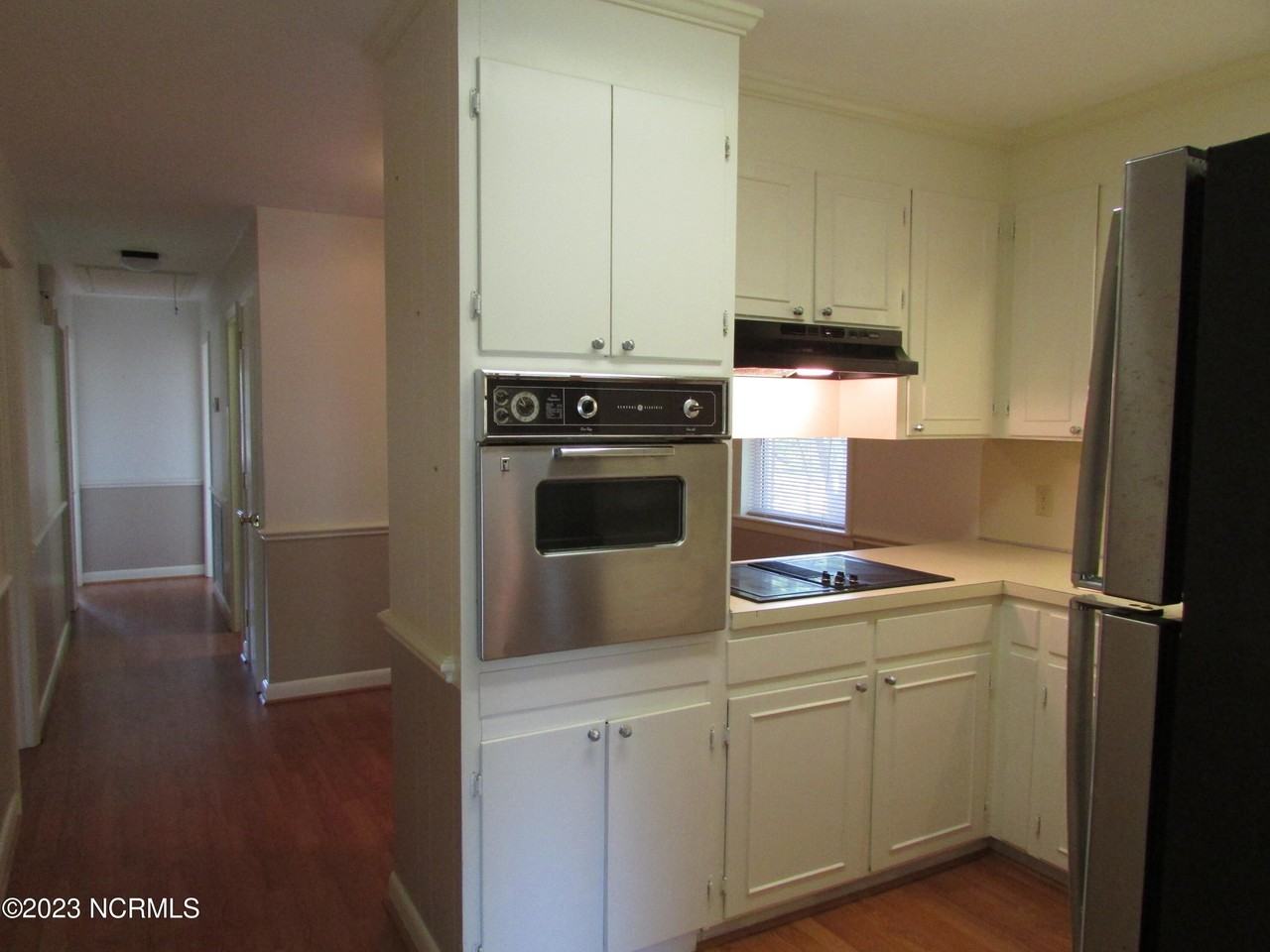 202 Wrenwood Cir - Photo 3 of 15