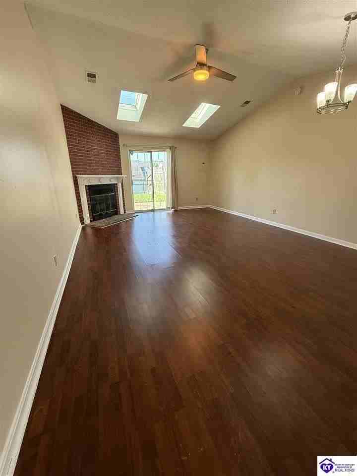 512 Independence Ct - Photo 4 of 14