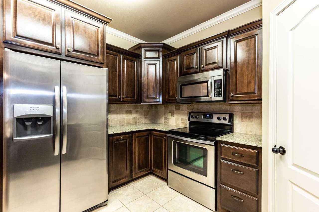 10604 York Ave - Photo 7 of 22