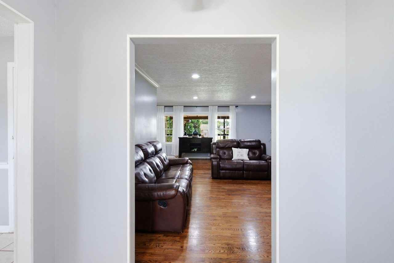 206 Hiawatha Trl - Photo 5 of 50