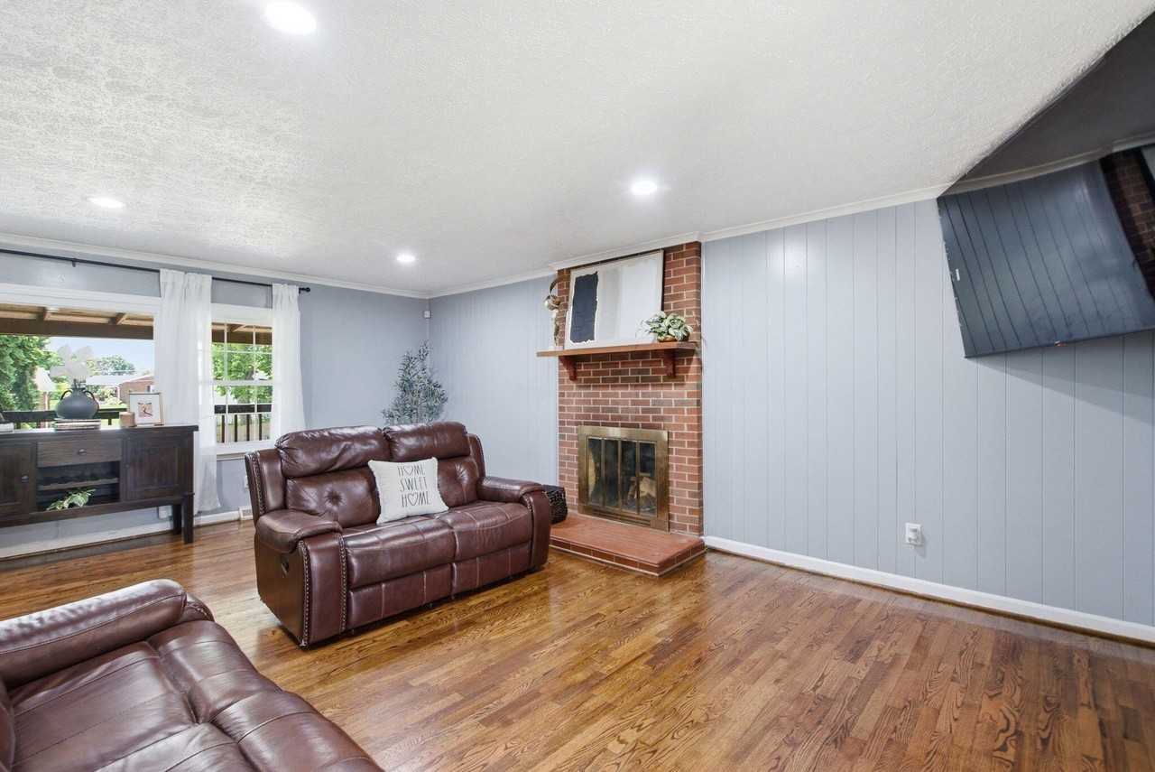 206 Hiawatha Trl - Photo 6 of 50