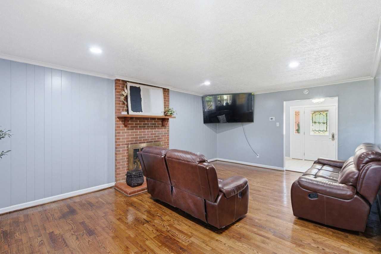 206 Hiawatha Trl - Photo 7 of 50