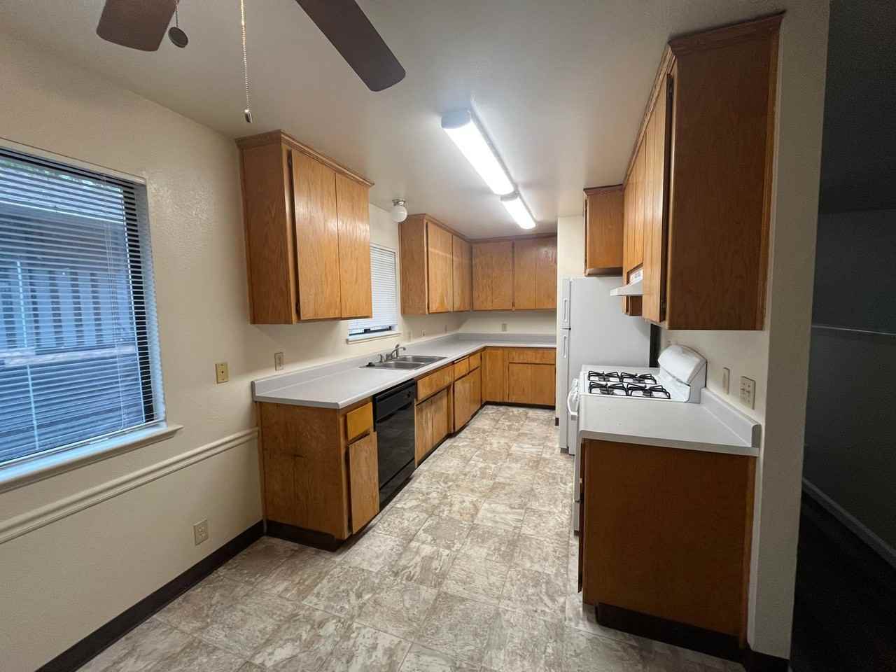 1191 Hardenbrook Ave - Photo 4 of 20